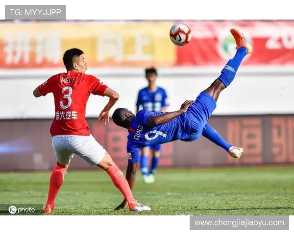 足球明星们的巅峰时刻与惊艳瞬间回顾让人热血沸腾的精彩瞬间合集